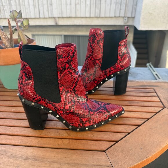 Charles David Red Snake Print Ankle Boots Size 6.5 - Picture 2 of 7